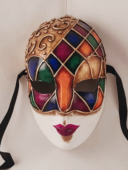 Máscara de arlequín veneciano
