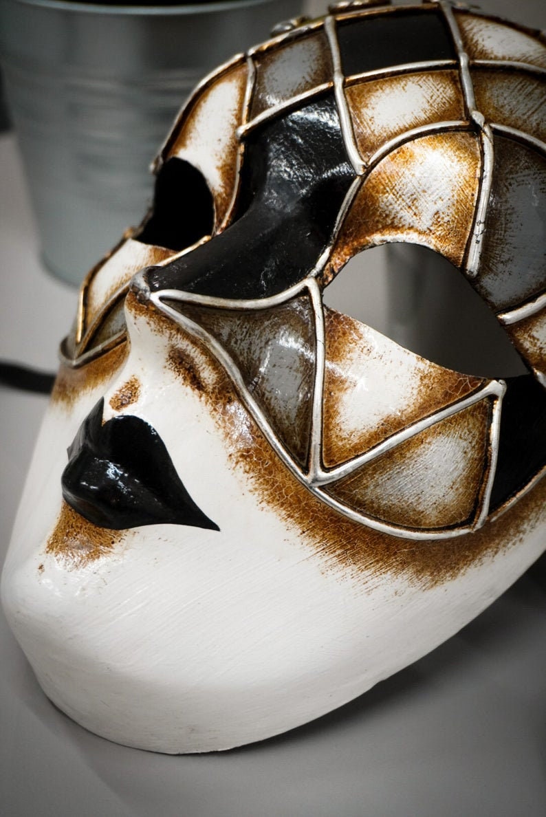 CARAVANA Máscara veneciana en pan de oro para Carnaval y Bailes de Máscaras. Original sobre papel pesto. Pintado a mano en Italia.