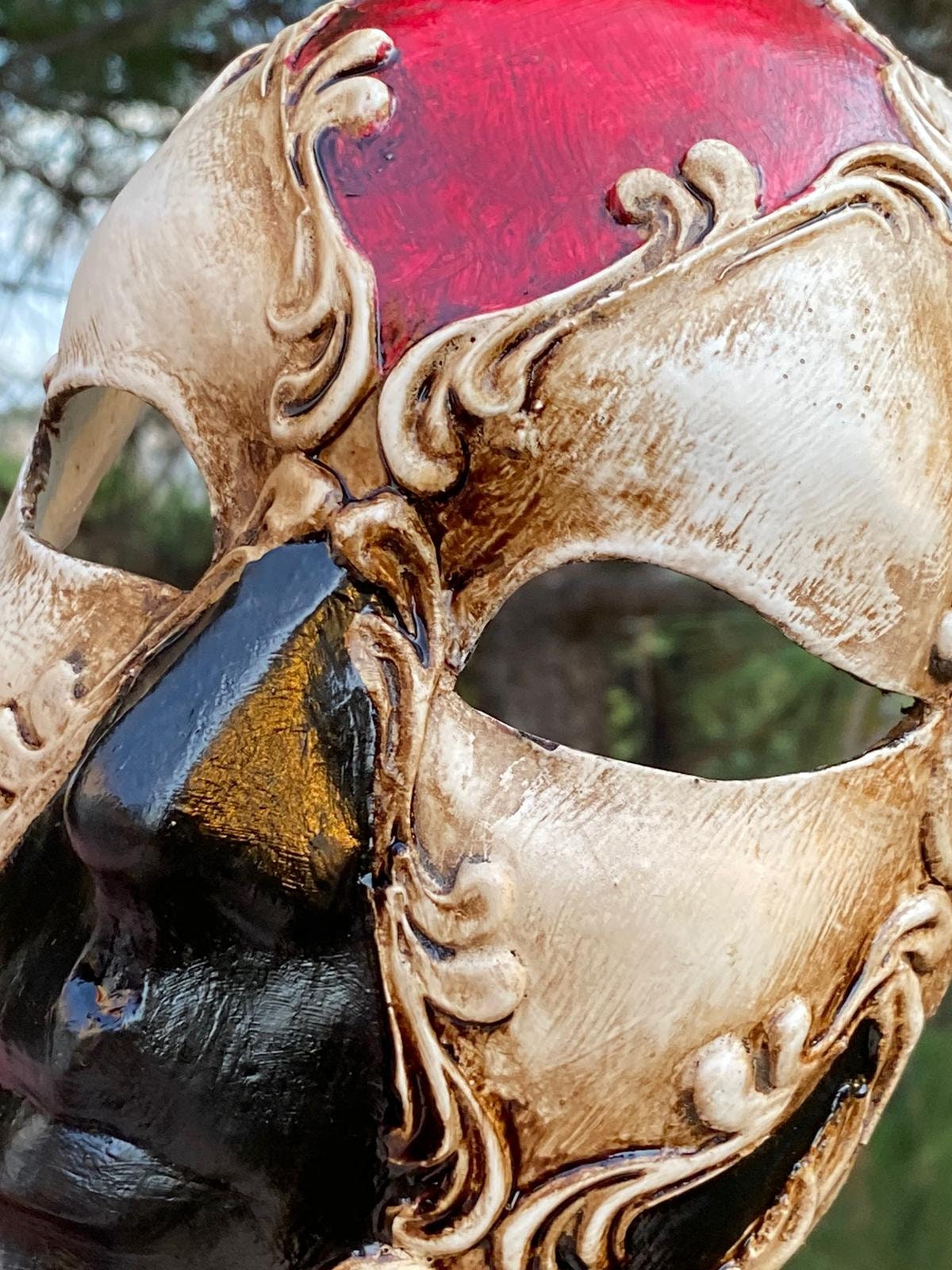 Durango full face Venetian mask. Woman Man.Handmade in papier-mâché.With gold foil.Old Italian technique.
