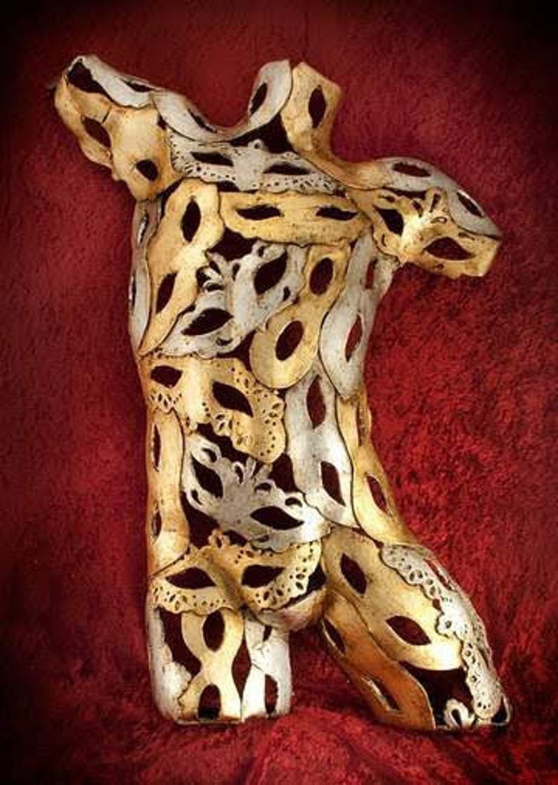 Busto de hombre y mujer en papel maché con pan de oro y plata. Hecho a mano en Italia. Escultura decorativa para interiores.
