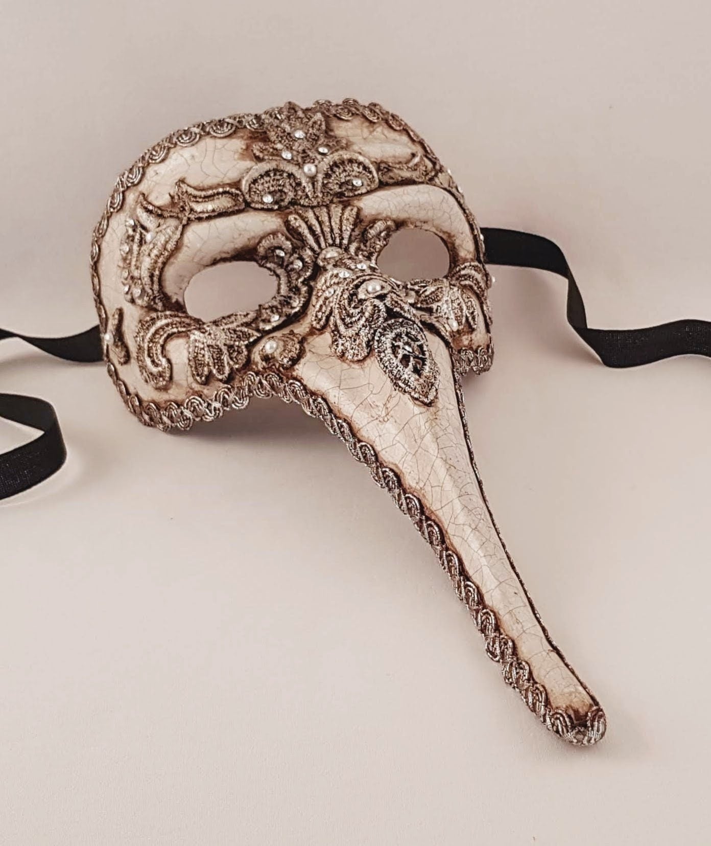 Zanni antique mask of commedia dell'arte hand made in Italy macramè silver model