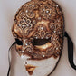 Macramè tradicional máscara veneciana dorada hecha a mano en Italia Estilo ojos bien cerrados