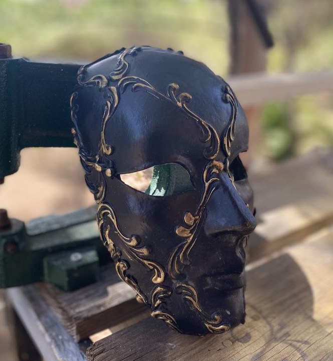 Mask ready - Black and gold full face mask. Venetian technique Handmade with Italian stucco