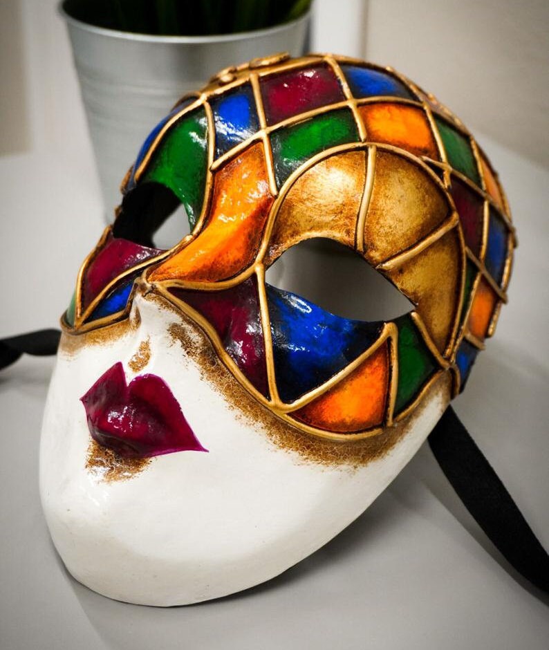 Máscara veneciana Arlequín multicolor con pan de oro. Máscara del carnaval de Venecia. Para bailes de máscaras y fiestas.