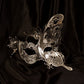 Máscara alada en papel maché, realizada a mano. Decorado con finas pasamanería, perlas, filigrana metálica y piedras Swarovski. Marcela.