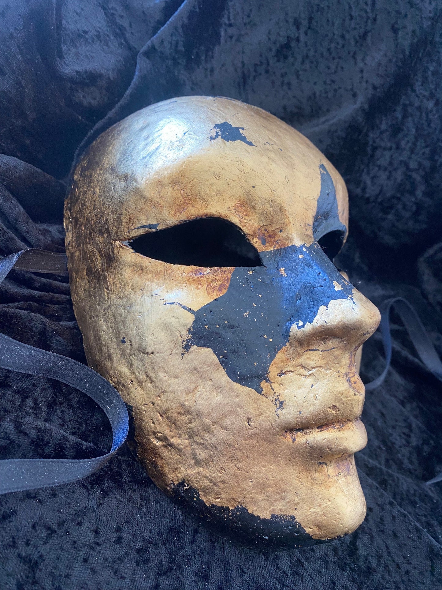EDICIÓN LIMITADA - Máscara Cerdeña Negra y dorada Cara completa estilo veneciano Modelo tradicional