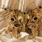 Máscara de mariposa en papel maché, realizada de forma artesanal. Decorado con finas pasamanería, perlas y filigrana metálica. Marcela.